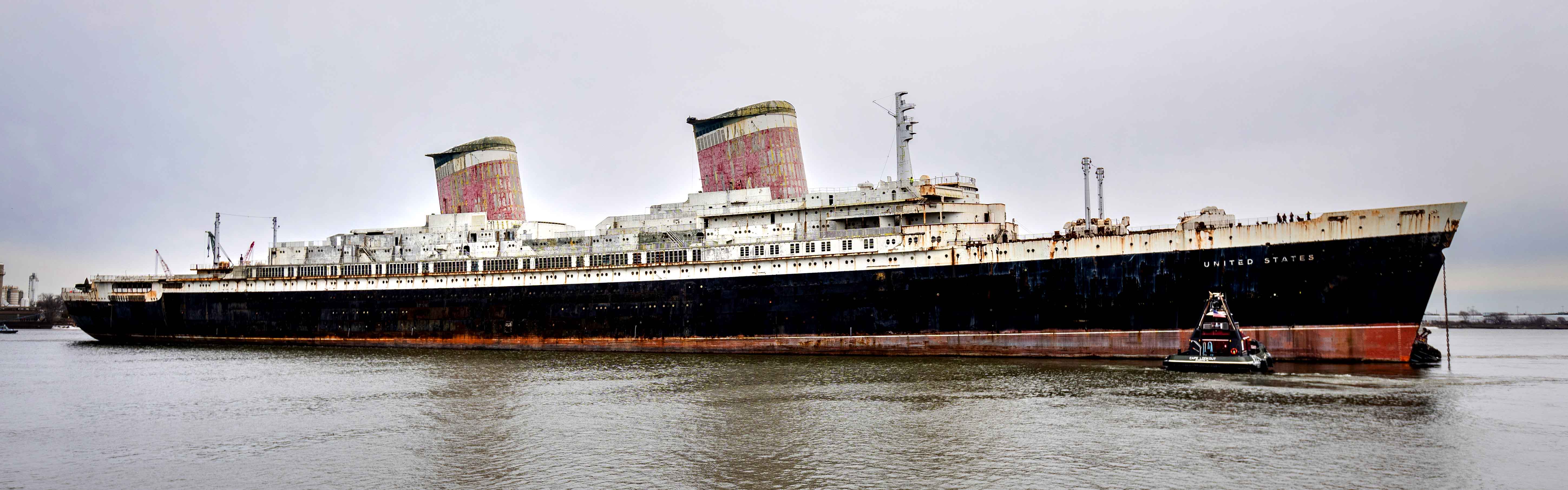 SS United States leaves Philadelphia